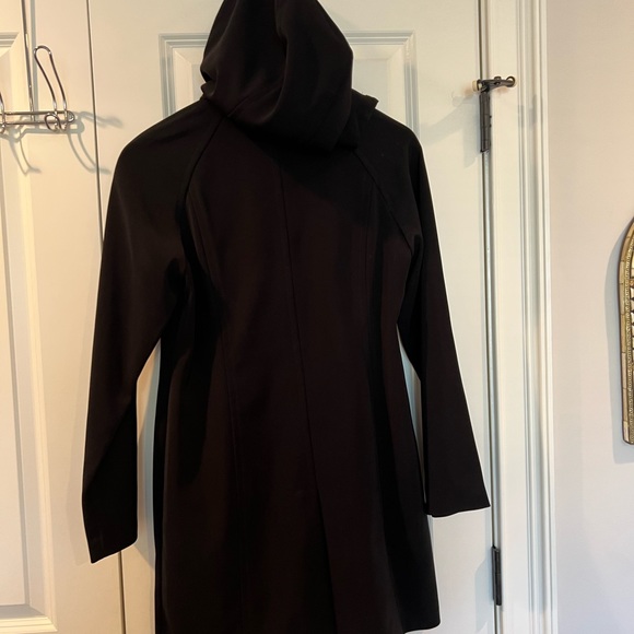 London fog hooded rain jacket in black. Small petite. - Picture 8 of 11